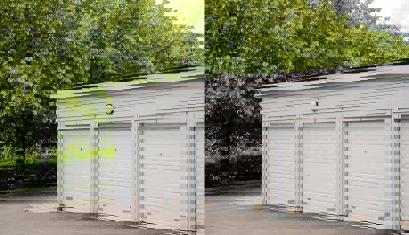 En felles garasjeseksjon